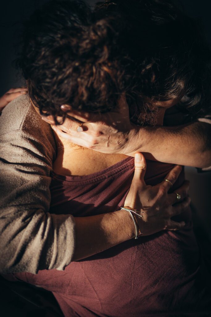 Starker, menschlicher Kontakt – Marlen Feusi begleitet durch Berührung und Dasein