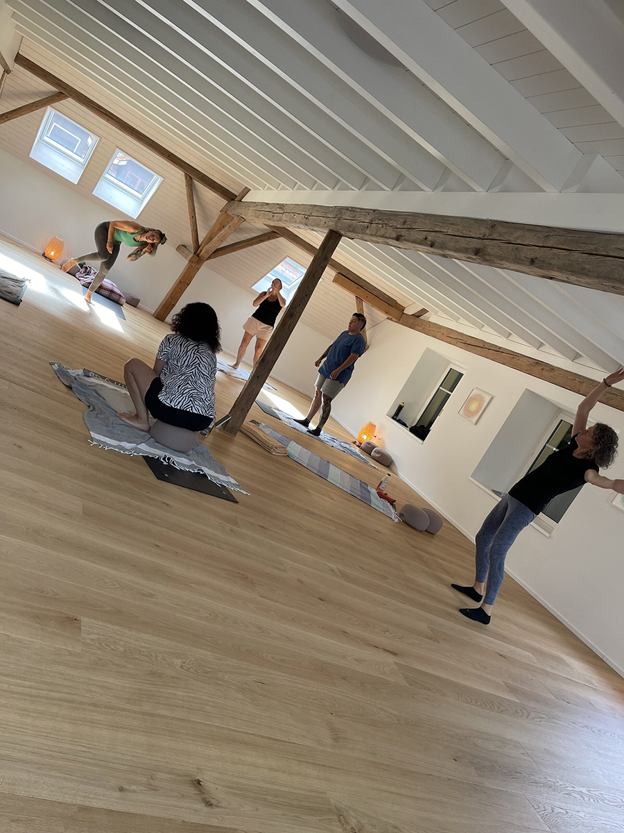 Seminarraum-Kienberg-Breathwork-Ausbildung-Session-Einblick-im-Gruppenraum