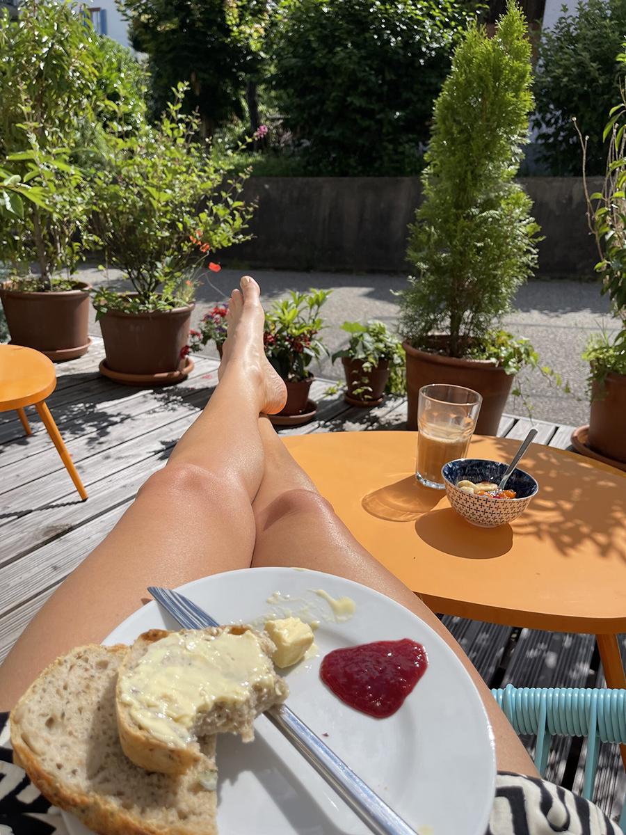 Seminarraum-Kienberg-Breathwork-Ausbildung-gutes-Leben-Frühstück-im-Freien